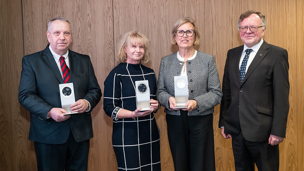 Zprava od prezidenta NKÚ: Margit Kraker, Daniela Němečková a Jaroslav Boháč