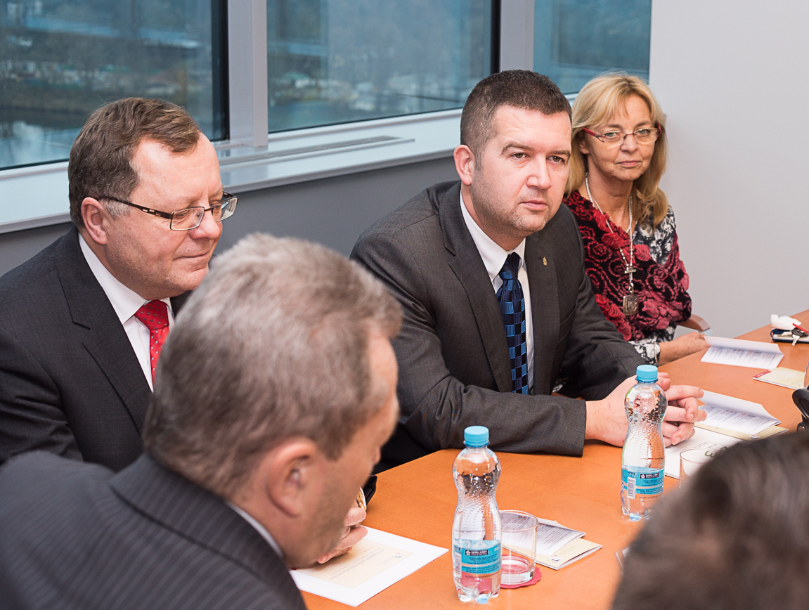 Prezident NKÚ Miloslav Kala, předseda PS Jan Hamáček a viceprezidentka NKÚ Zdeňka Horníková