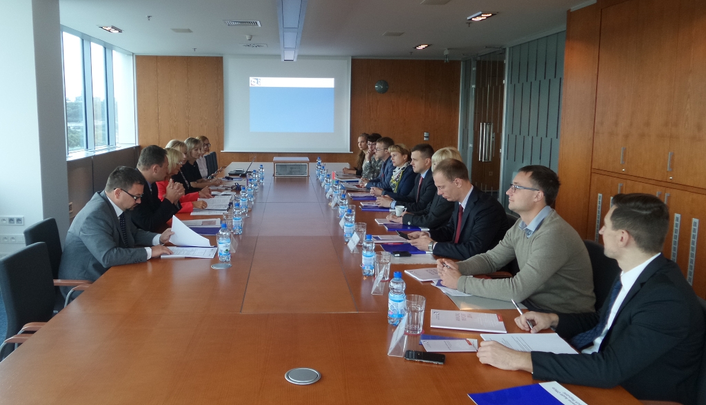 Běloruská delegace při jednání se zástupci NKÚ