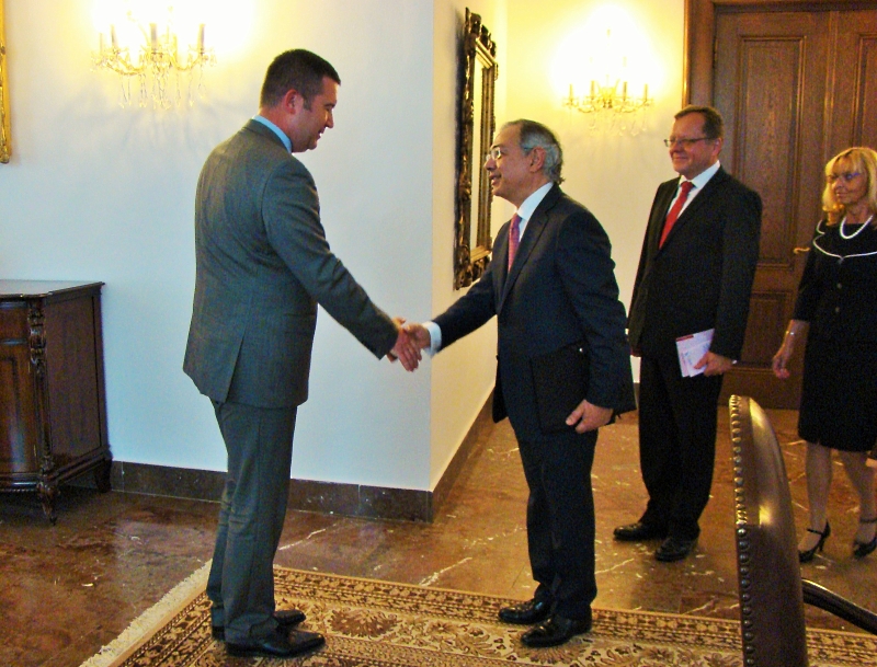 Předseda PS Jan Hamáček vítá prezidenta EÚD Vítora Caldeiru - 15.6.2015
