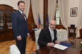 Předseda Poslanecké sněmovny Radek Vondráček a nový člen NKÚ Roman Procházka 