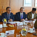 Zástupci indonéského parlamentního výboru